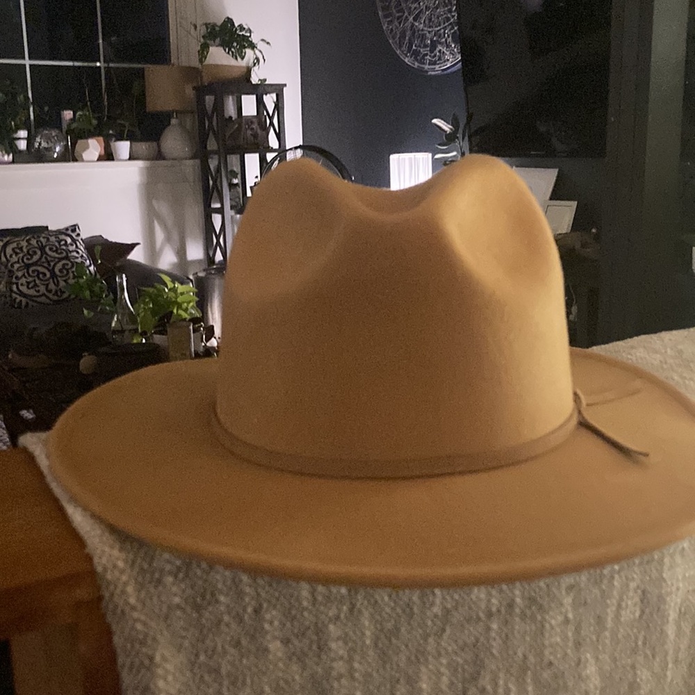 Adjustable hat